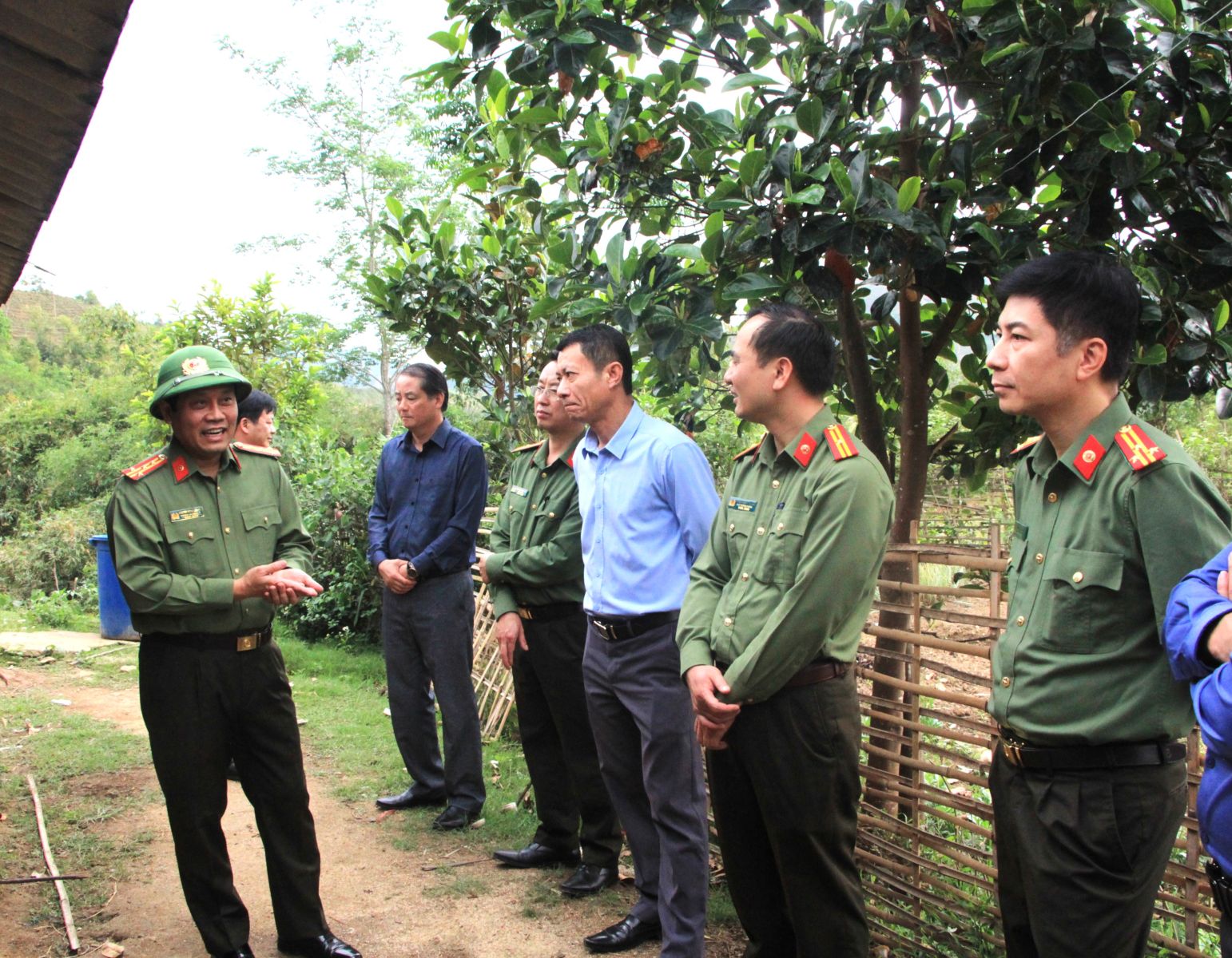 Đoàn công tác Bộ Công an khảo sát, hỗ trợ kinh phí triển khai xóa nhà tạm, nhà dột nát tại huyện Tam Đường