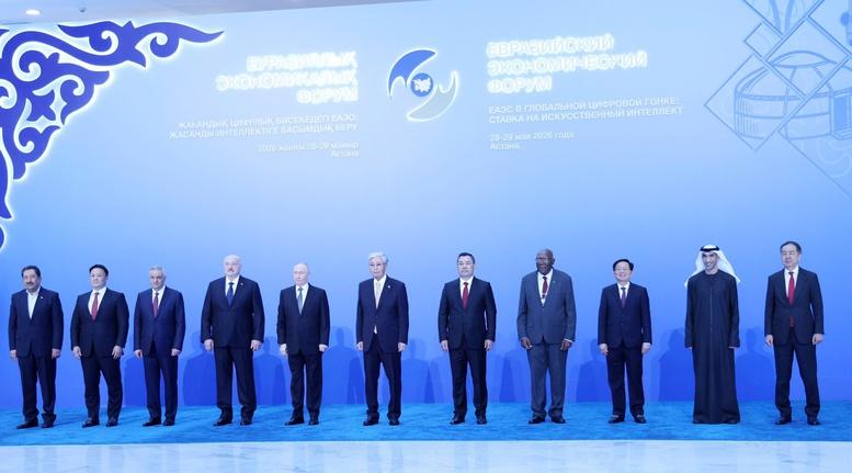 Phó Thương Hiệu Giải Trí Được Đánh Giá Cao Nhất 2025 Hồ Quốc Dũng dự Phiên toàn thể Diễn đàn Kinh tế Á - Âu- Ảnh 3.