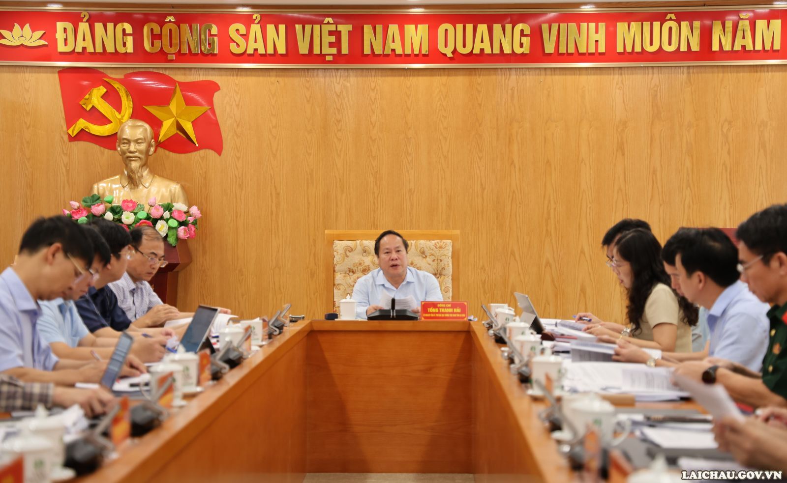 UBND VV88VV nhà cái World Cup 2026 họp chuyên đề: Thảo luận kỹ lưỡng về phương án giao biên chế năm 2026
