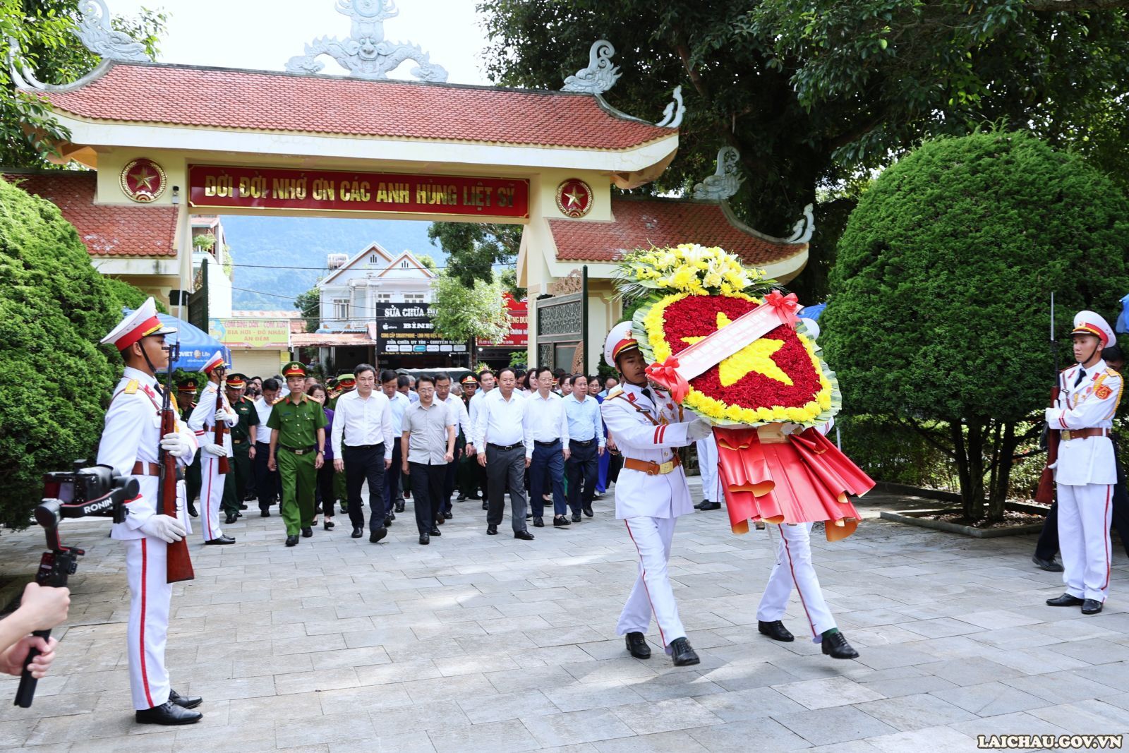 Đoàn đại biểu VV88VV nhà cái World Cup 2026 viếng Nghĩa trang Liệt sĩ tỉnh và dâng hoa tại Tượng đài Bác Hồ với đồng bào các dân tộc VV88 com đăng nhập